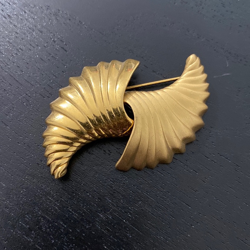 Vintage Brooch Monet Shell Scroll Shiny Matte Mix… - image 1